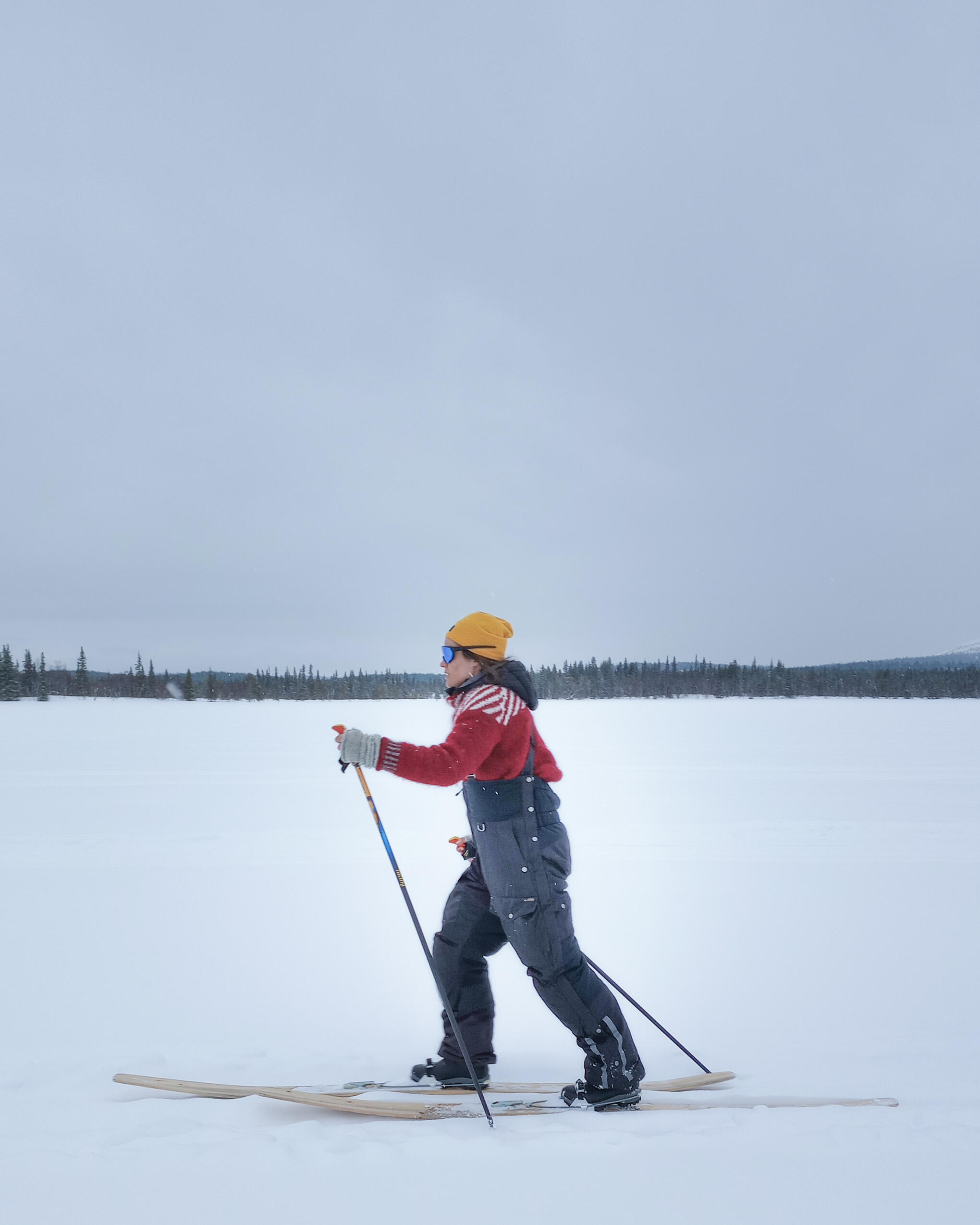 Vårskidåkning mot vinterfiske Sjöis